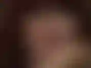 Ein kurzer, sexy blick aus der nähe auf meine strumpfhosenzehen, die vor deinem gesicht wackeln. Mach weiter und leck sie.