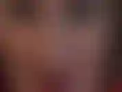 Diesen lippen können sie nicht widerstehen ... Sie werden alles tun, wenn die herrin sie mit ihren sehr sexy, hypnotisierenden, roten, glänzenden lippen, ihrer langen zunge und ihren durchdringenden blauen augen neckt ...