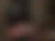 Eine latex-herrin – genieße meinen arsch in engem, glänzendem, schwarzem gummi und einen handjob mit latexhandschuhen.