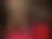 Ein blickdichter nylon-bodystocking ist die basis für eine sexy, glänzende nylon-layer-session mit zwei weiteren glänzenden goldenen strumpfhosen und seidigen schwarzen satinhandschuhen. Beine, füße, arsch verehren.