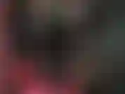 Schnüffel an meinem arsch, während du deine nase in den offenen hinteren reißverschluss des latex-catsuits der herrin steckst, während dein sklavenschwanz gewichst und geschlagen wird.