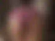 Sexy spitzenhöschen und glänzende strumpfhosen. Dieses video ist eine reizüberflutung für dessous- und nylonliebhaber. Schau zu, wie ich schicht für schicht spitzenunterwäsche und glänzende strumpfhosen anziehe.