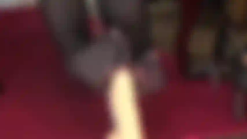 Strumpfhosen-footjob auf einem spritzenden dildo.