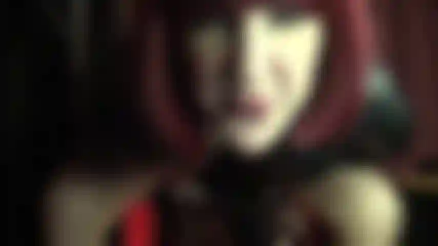 Leder, pelz und ein massiver, dicker schwarzer strapon.