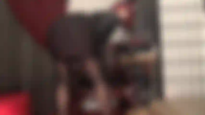 Die grausame herrin verlangt deine milch – facesitting in spitzenteddy und ölglänzenden strümpfen und strumpfbändern, während sie dich diesen gemeinen handjob ertragen lässt, bis sie bekommt, was sie will.