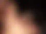 Ein paradies für fußfetischisten – arsch und füße – die herrin zerreißt ihre hauchdünnen, hellbraunen strumpfhosen, um dich mit nackten füßen, dann mit beinen und spucken auf ihre füße zu necken. Leck es ab, sklave, schmecke meine verschwitzten, schmutzigen zehen!