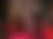 Die perfekten langen beine der herrin, eingehüllt in seidig schwarze, hauchdünne spitzenstrümpfe, deren nylonzehen langsam am bein entlang gleiten. Ein hocherotischer anblick, von dem man einfach nicht genug bekommen kann.