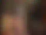 Körperanbetung, arschanbetung – dieses figurbetonte kleid ist so heiß, eng an den richtigen stellen … und darunter trage ich eine superglänzende, durchsichtige, hellbraune strumpfhose. Oh mein gott!