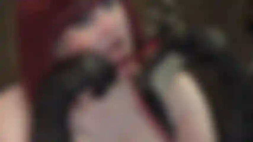 High heels verehren – die herrin weiß, wie sehr sie ihre abgetragenen stilettos riechen und schmecken und ihren berauschenden fußduft einatmen möchten, während sie sich selbst berühren …