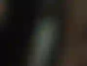 Herrin trägt zwei kurze vinyljacken über latex. So eng und glänzend.