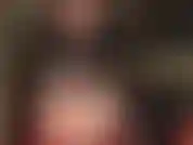 Barfußfetisch – die herrin ölt ihre schönen nackten füße ein und neckt langsam mit hübschen zehen und weichen, faltigen sohlen.