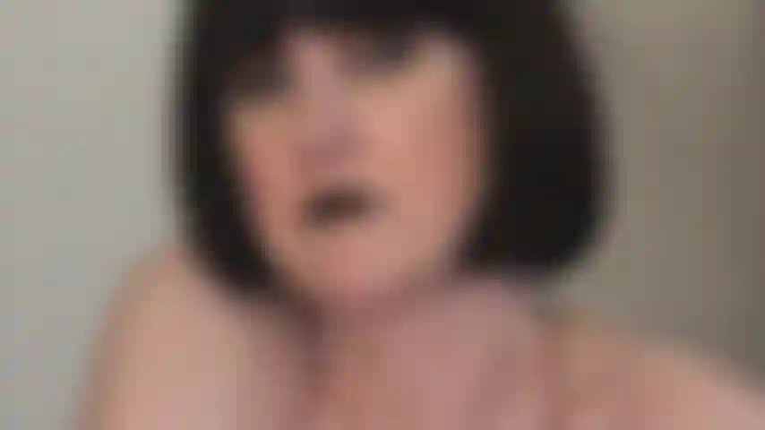 Oh, du willst diesen schwanz! Herrin lässt ihn unwiderstehlich lecker aussehen. Komm und leck ihn ...