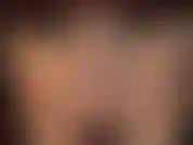 Dunkle, glänzende lippen, hypno-fetisch – die herrin hat augen, die tief in ihre seele blicken, zunge und lippen, die sie schwach auf die knie zwingen.