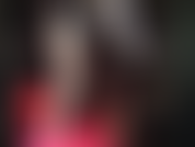 Ein massiver schwarzer strapon und fußfetisch in glänzenden weißen strumpfhosen – du liebst füße und einen riesigen schwanz. Die herrin gibt dir ein gutes, hartes pegging, während du meine nylonfüße verehrst.