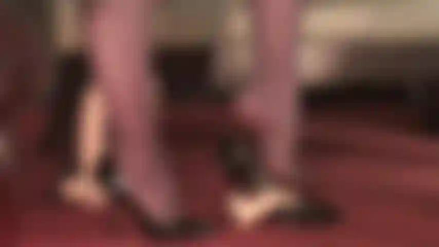 Also willst du die absätze der herrin ficken …!? – Steck deinen sklavenschwanz in meine schuhe und schau, was passiert.