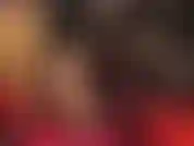 Herrin füttert dich mit ihrem großen weißen strapon-schwanz und neckt dich mit einer massiven beule unter dem rock.