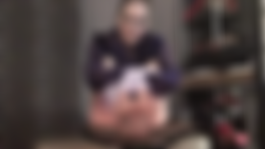 Your biggest weakness: Mistress Vivian's soft and smooth bare feet - Under her gaze you are tempted with perfect wrinkled soles and little toes.
