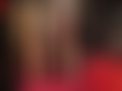 Du bist verrückt nach meinen nylonfüßen, aber du liebst es auch, einen großen schwanz in strumpfhosen zu sehen, also schiebe ich einen meiner massiven schwarzen schwänze in das bein und erzeuge eine riesige beule, die dich zum sabbern bringt.