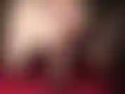 Fußfetisch, schuhspiel, baumelnd in gestreiften hautfarbenen strumpfhosen.