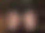 Facesitting, arschverehrung in shorts im wetlook, strumpfhosen mit animalprint und hohen, glänzenden stiefeln, die bis knapp unter die spitze der sexy strümpfe der herrin reichen.