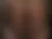 Ein sexy ketten-teddy und eine superglänzende strumpfhosenschicht – der hintern der herrin sieht in diesen glänzenden nylons mit dem tanga-bodysuit darunter einfach perfekt aus.