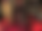 Schwarz und glänzend – hypnogöttin nutzt alle ihre fetische aus … glänzende fetischkleidung aus pvc, schwarze seidenstrumpfhosen, handschuhe und glänzende stilettos. Herrin bewegt langsam ihre beine, ihre absätze, ihre handschuhe …