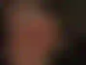 Nahaufnahme vom gesicht und der neckischen zunge der herrin ... Ob glänzende zehen aus hellbraunem nylon oder nackte füße. Es ist deine pflicht als meine fußsklavin, sie gründlich zu reinigen und jeden verschwitzten zentimeter zu lecken und zu saugen.