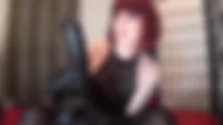 Dass du mit einem schwanz dieser größe klarkommst? - Du hast die großen jungs in mistress vivians strap-on-sammlung angestarrt. Es ist zeit herauszufinden, ob du wirklich eine size queen bist.