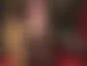 Bete meinen körper in sexy roter unterwäsche an.