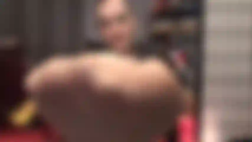 Strumpfhosenzehen, so lecker – herrin richtet sie direkt auf ihr gesicht, damit sie sie ausgiebig verehren können.