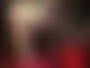 Eine krankenschwester aus weißem latex – herrin vivian, gekleidet als sexy milchfrau in weißem gummi, weißen absätzen und glänzenden strumpfhosen. Genieße arschverehrung, neckische nylonbeine und einen handjob mit handschuhen.