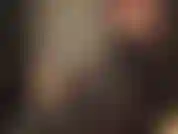 Kleine rote reitgerte – herrin verlangt die verehrung ihrer glänzenden hohen stiefel. Benutze deine zunge, um sie sauber zu machen. Wenn du es nicht richtig machst, wirst du die wut meiner gerte auf deinem rücken und deinen eiern spüren.