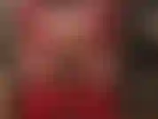 Bete meinen hintern in diesen extra engen, sexy roten hosen und strumpfhosen darunter an – sieh zu, wie die herrin ihren fabelhaften runden hintern mit roten handschuhen neckt.