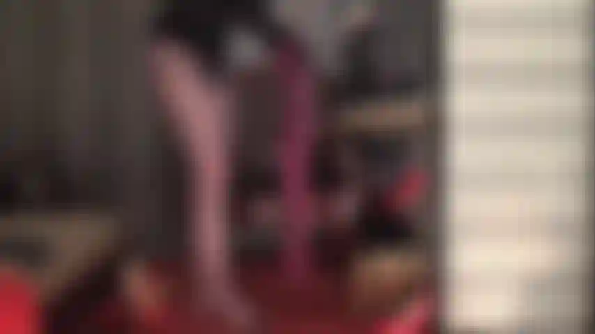 Du wirst mit deinem dicken schwarzen schwanz zufrieden sein – ich weiß, wie hart und geil meine schwanzschlampe in strumpfhosenschichten auf einen großen schwarzen schwanz steht.