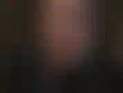 Herrin streichelt ihren riesigen schwarzen schwanz mit lederhandschuhen. Du bist so verdammt hungrig nach einem schwanz, du öffnest deinen mund, deine zunge ist ausgestreckt und bettelt darum, ihn leer zu saugen und diese riesige ladung zu schlucken.