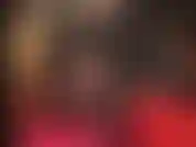 Genieße dieses sexy bein-teaser in hauchdünnem schwarzen nylon in einem superkurzen lederrock, einer jacke, handschuhen und pumps. Arschverehrung, facesitting in strumpfhosen.