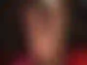 Schwarze, glänzende strumpfhosen, beine und füße, die mich necken, während ich hemd und krawatte, ledermantel und handschuhe trage. Heiß!