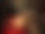 Rote glänzende satinshorts, teil 2/2 – schwarze spitzenstrümpfe mit naht und absätzen. Herrin reizt deinen schwanz, entlang ihrer nylons und ihres hinterns, und hält ihn sogar unter ihren shorts fest.