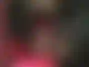 Handjob mit handschuhen, spuckfetischspiel und bein-teaser in glänzendem latex.