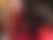 Rote leder-overknees, stiefelanbetung und strapon-dominanz mit den zwei kleinsten dildos der herrin.