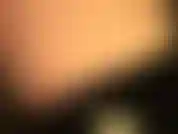 Psst … latexhand vor dem mund.