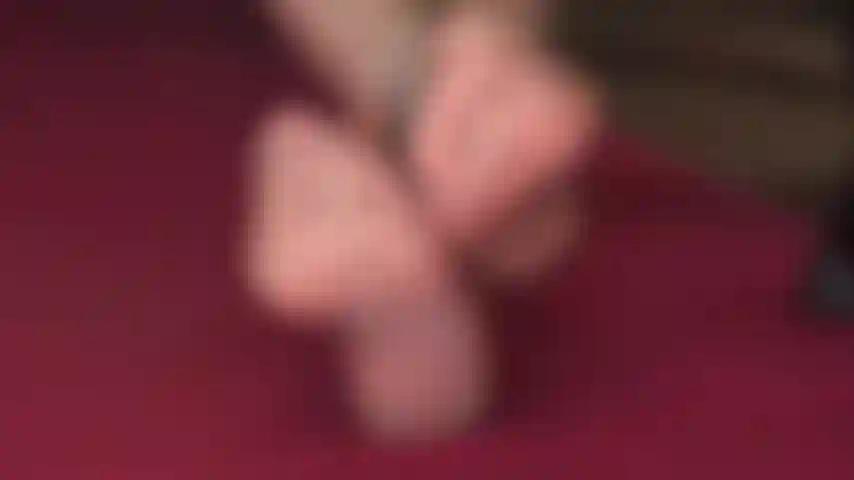 Die schwanz trampelt – dein wertloser sklavenschwanz wird unter meinen füßen plattgedrückt.