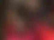 Trage leder-upskirts, höschen, strumpfhosen, high heels und sexy hohe stiefel. Trage arschverehrung und lange nylonbeine.