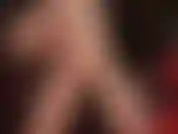 Mein schwanz ist zwischen meinen nackten schenkeln gefangen ... Kannst du dir vorstellen, wie dein sklavenschwanz zwischen meinen gekreuzten beinen eingeklemmt ist, während du wie ein hund vögelst, bis du über sie spritzt?