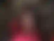 Herrin zeigt ihre sexy hohen bögen in nahaufnahme und ihre langen beine in wunderschönen schwarzen strumpfhosen mit und ohne absätze.