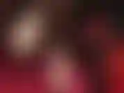 Flauschige socken-fetischistin – verehre die füße der herrin in solch hübschen, extrem weichen und flauschigen socken über braunen blickdichten strumpfhosen und mit plateauabsätzen.