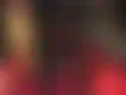 Verehre latex-catsuits, arsch und beine in engem schwarzen gummi und heißen stiefeln.