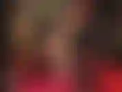 Glänzende goldene strumpfhosenbeine – herrin vivian präsentiert ihre makellosen nylonbeine in diesen atemberaubenden glänzenden strumpfhosen, sexy shorts und roten lackpumps. Einfach unwiderstehlich.