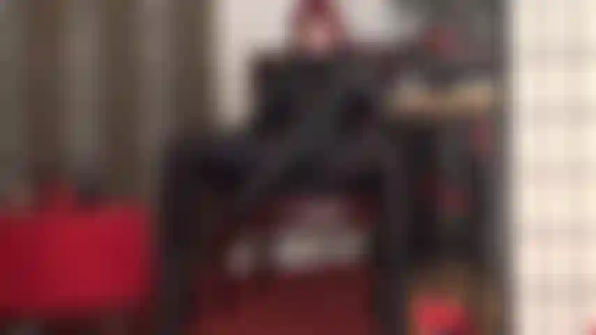 Herrin weiß, wie sehr du dich nach ihrem riesigen bbc-strapon sehnst. Necke und verführe dich, während er vor deinem gesicht wackelt, darum bettelt, direkt in deinen hals zu rutschen und in jeder möglichen position in deine nuttige arschfotze gestoßen zu werden.