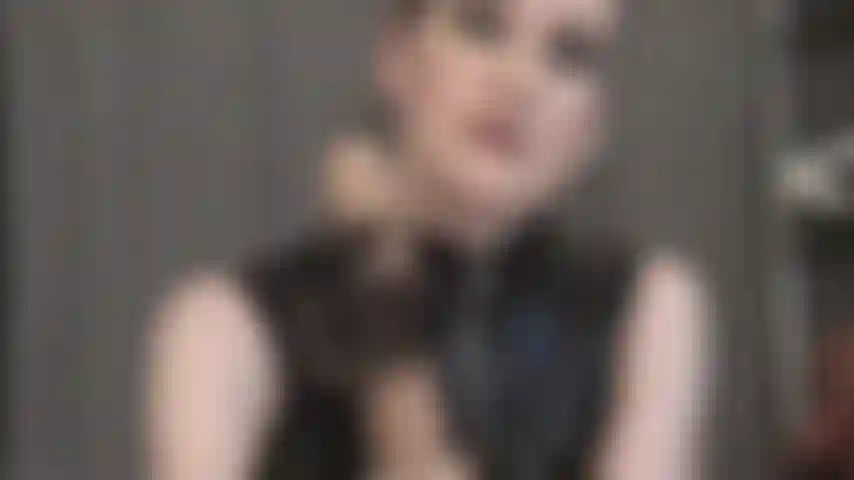 Handjob mit schwarzen nylonhandschuhen, joi – das ist vielleicht ein bisschen anders, als du normalerweise wichst. Mach weiter. Edge. Komm nicht. Bis zum bitteren ende. Die herrin sieht zu.